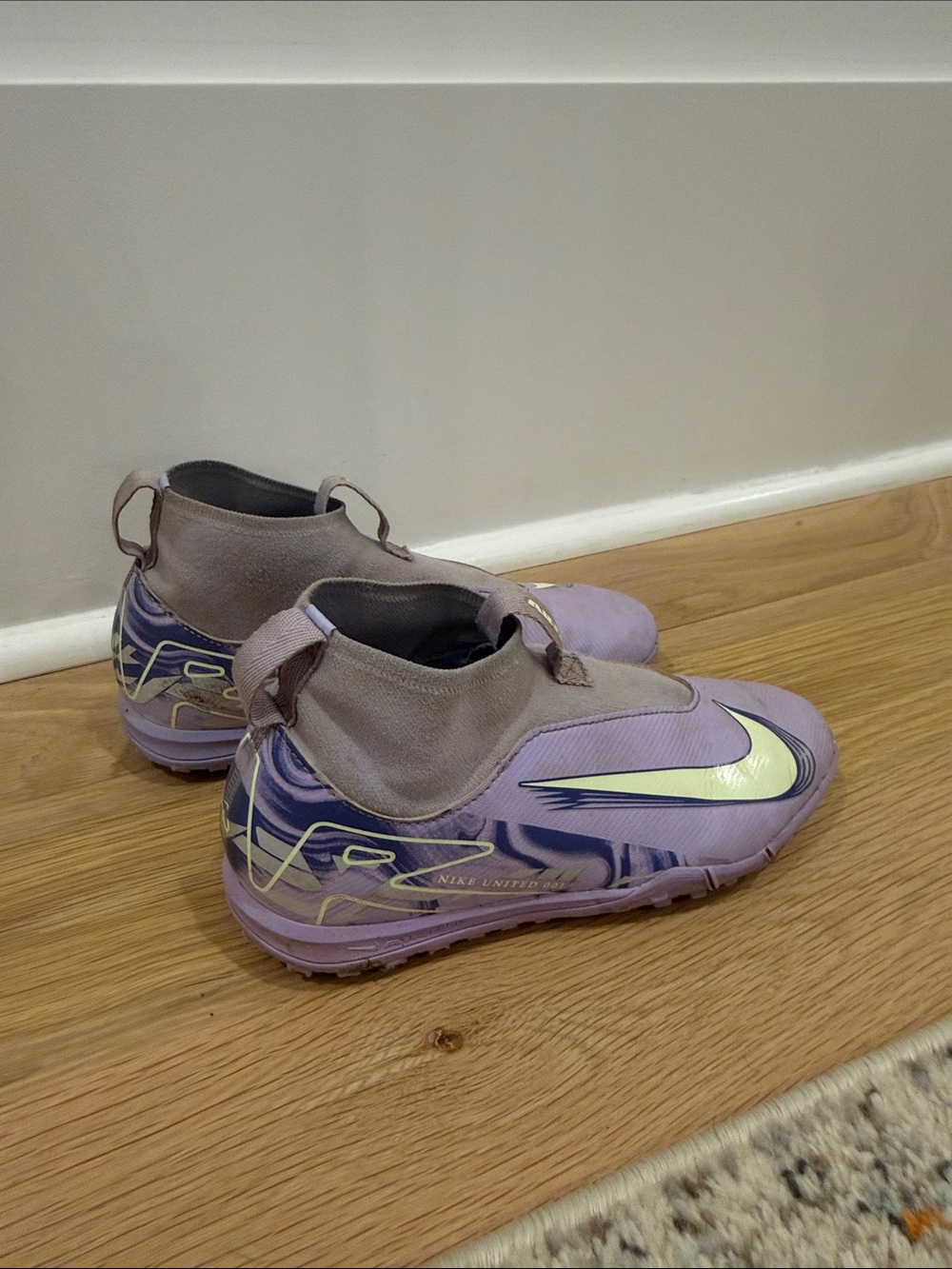 Nike Phantom Turf Cleats Size 2.5Y